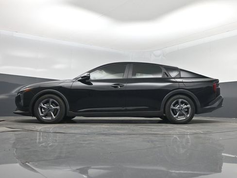 Certified 2025 Kia K4 LXS FWD image 15