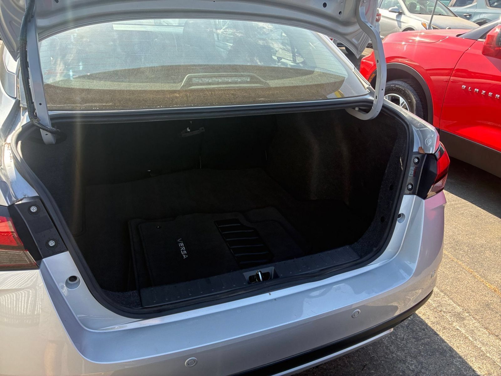 Used 2025 Nissan Versa SV FWD image 28