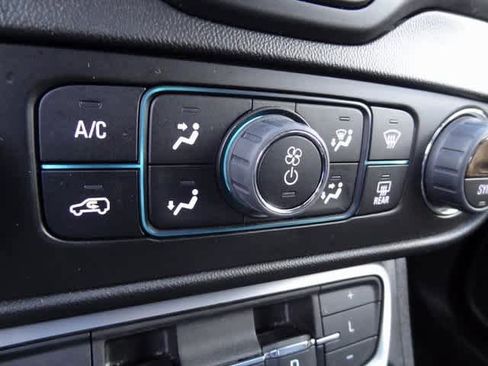 Used 2024 GMC Terrain SLT image 21