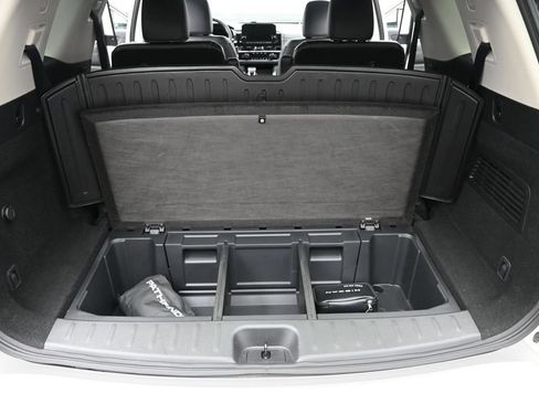 Used 2023 Nissan Pathfinder Platinum AWD/4WD image 24