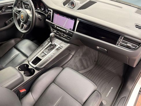 Used 2020 Porsche Macan image 32