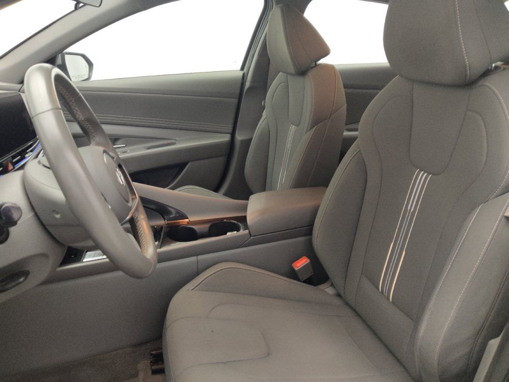 Used 2025 Hyundai Elantra SEL FWD image 17