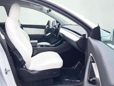 Used 2021 Tesla Model Y Long Range AWD/4WD image 16