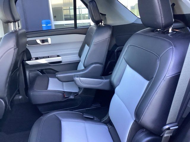 Used 2024 Ford Explorer XLT w/ Equipment Group 202A AWD/4WD image 18
