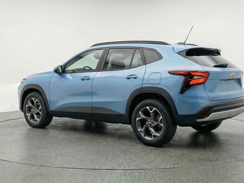 Used 2025 Chevrolet Trax LT image 6