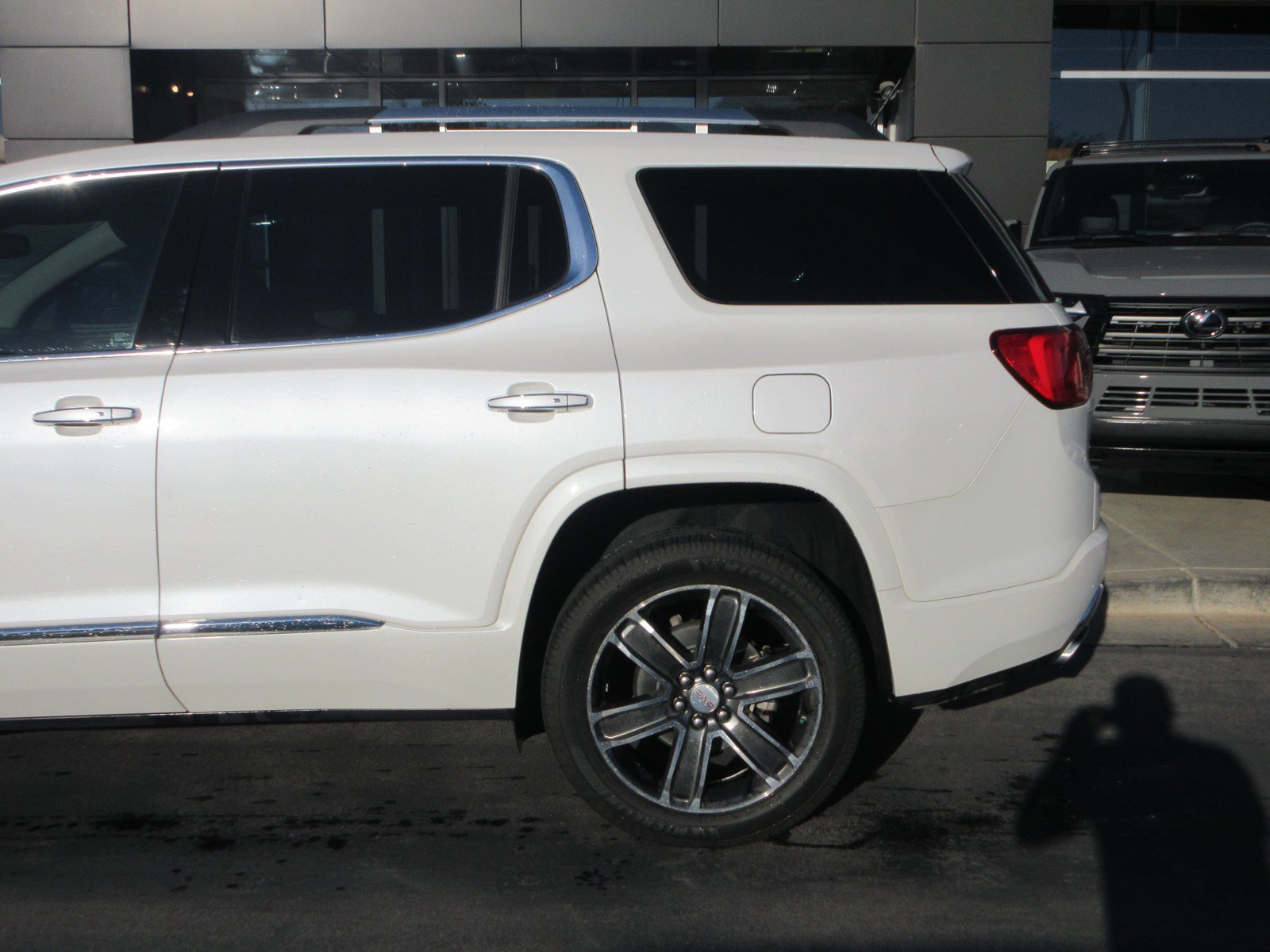 Used 2017 GMC Acadia Denali w/ Technology Package AWD/4WD image 5