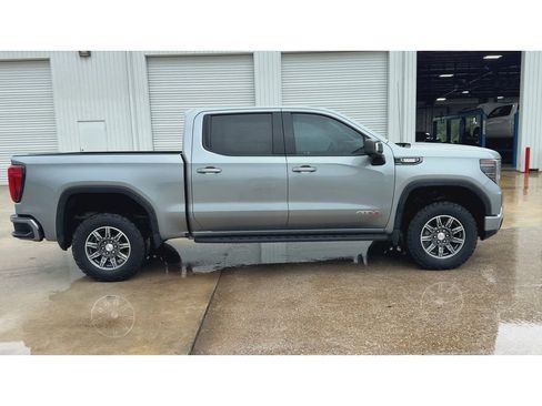 Used 2024 GMC Sierra 1500 AT4 w/ AT4 Premium Package AWD/4WD image 9