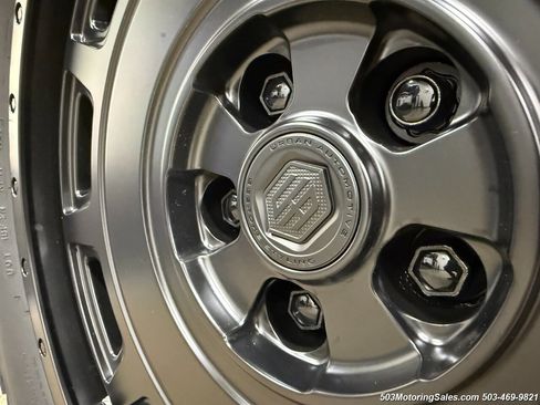 Used 2024 Land Rover Defender 90 V8 image 22