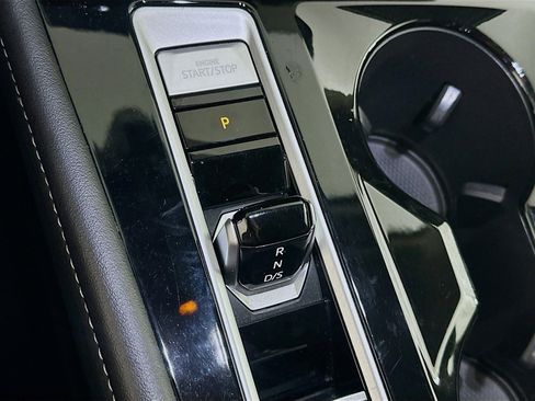 Used 2025 Volkswagen Atlas SE image 23