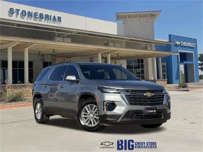 Used 2023 Chevrolet Traverse LT w/ Rear Camera Mirror Package