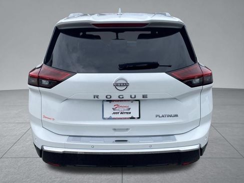 Used 2024 Nissan Rogue Platinum FWD image 12