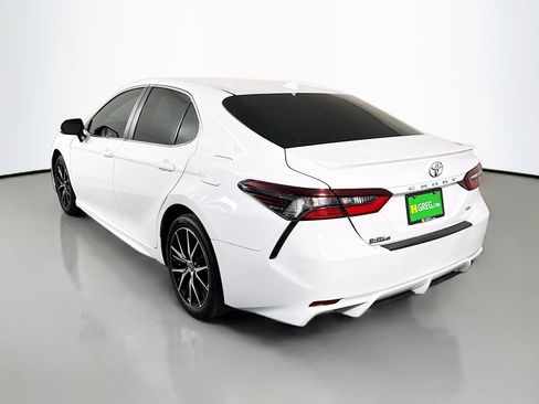 Used 2024 Toyota Camry SE FWD image 7