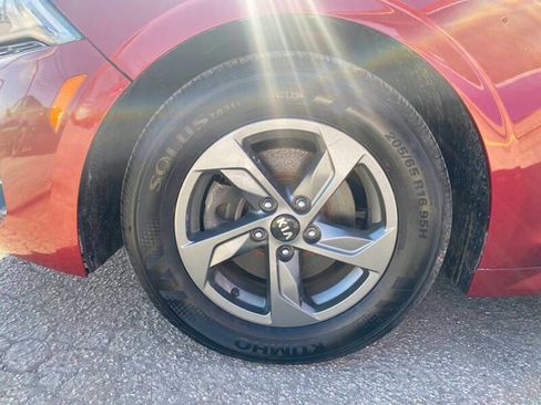 Used 2021 Kia K5 LX image 9