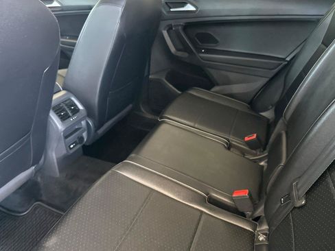 Used 2021 Volkswagen Tiguan SE w/ Panoramic Sunroof Package AWD/4WD image 12