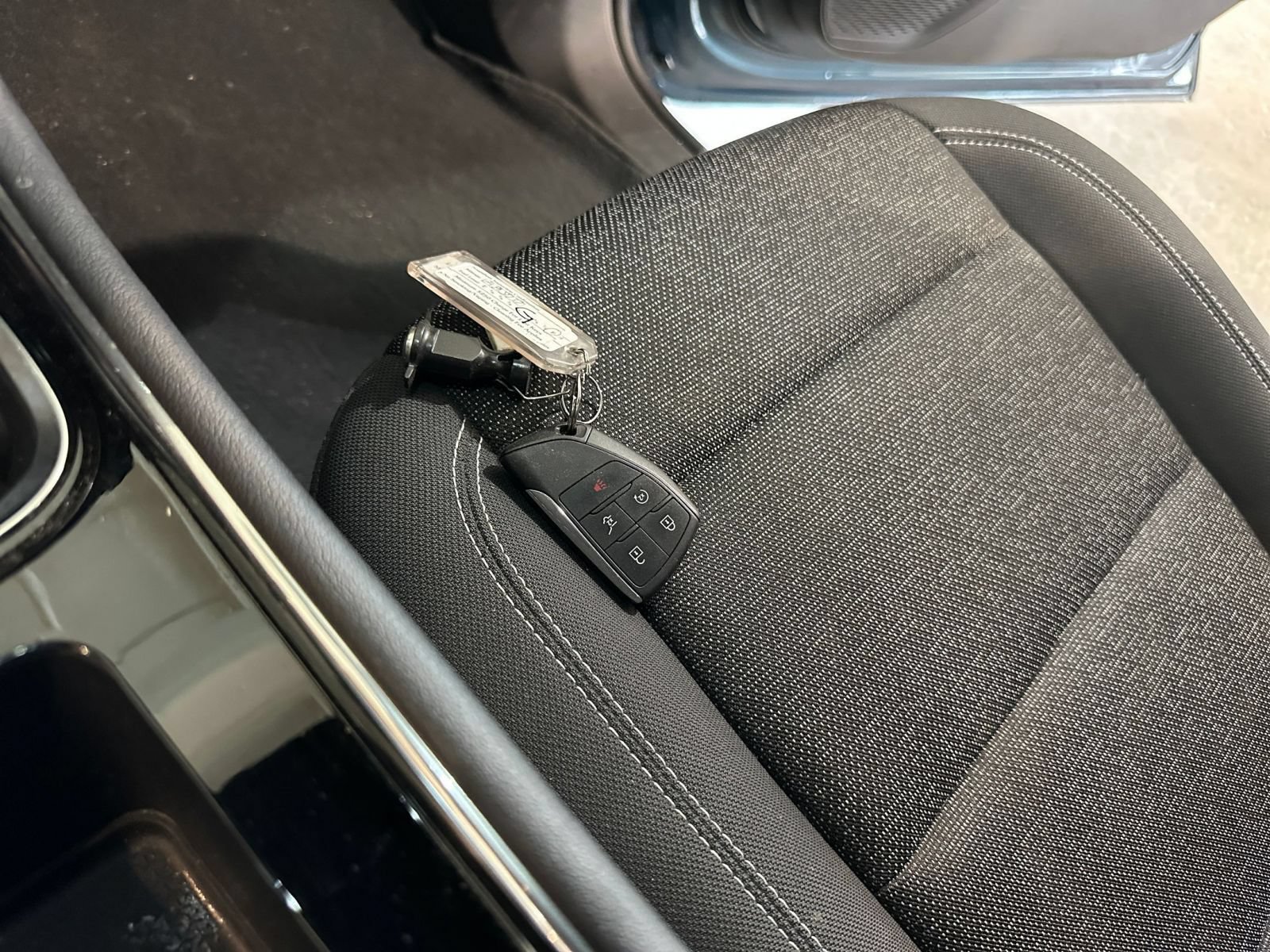 Used 2025 Chevrolet Traverse LT FWD image 21
