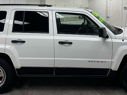 Used 2017 Jeep Patriot Sport FWD image 4