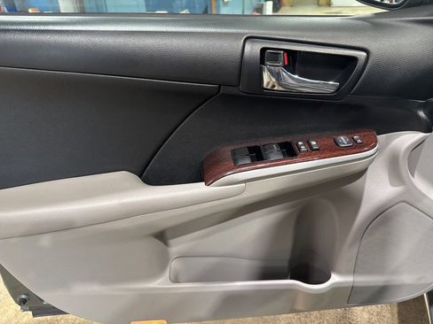 Used 2014 Toyota Camry XLE image 13