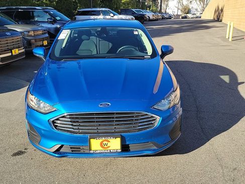 Used 2019 Ford Fusion SE image 2