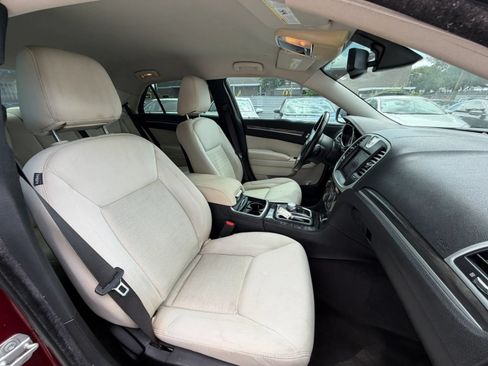Used 2018 Chrysler 300 Touring w/ Chrome Appearance Package RWD image 15