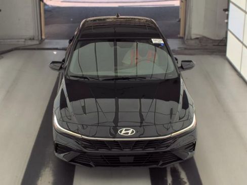 Used 2025 Hyundai Elantra SEL FWD image 2