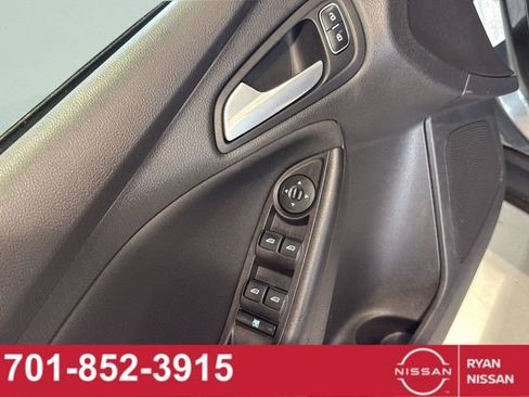 Used 2017 Ford Focus SE w/ Cold Weather Package image 34