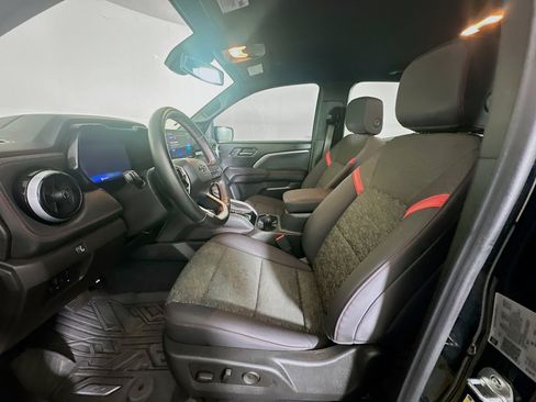 Used 2025 Chevrolet Colorado Z71 AWD/4WD image 13