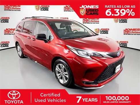 Certified 2022 Toyota Sienna XSE image 1