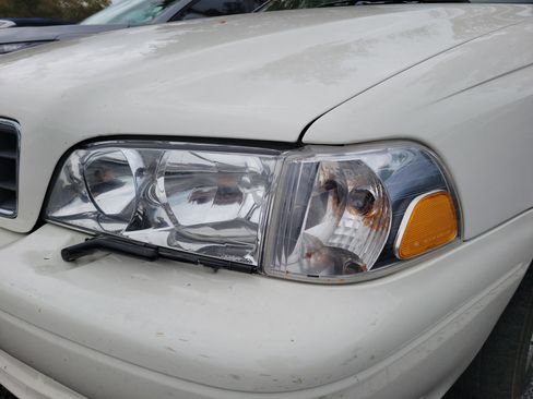 Used 2004 Volvo C70 HT image 4