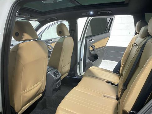 Used 2024 Volkswagen Tiguan SE R-Line AWD/4WD image 12