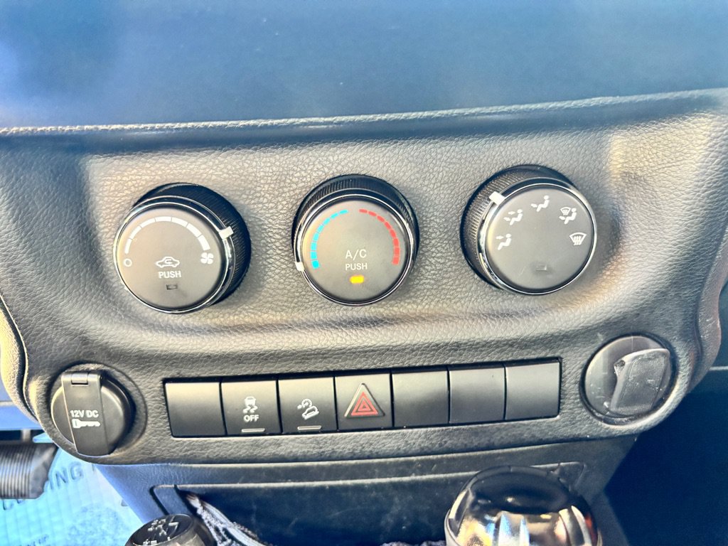 Used 2012 Jeep Wrangler Sport AWD/4WD image 17