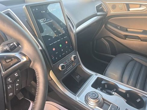 Used 2024 Ford Edge SEL w/ Convenience Package AWD/4WD image 3