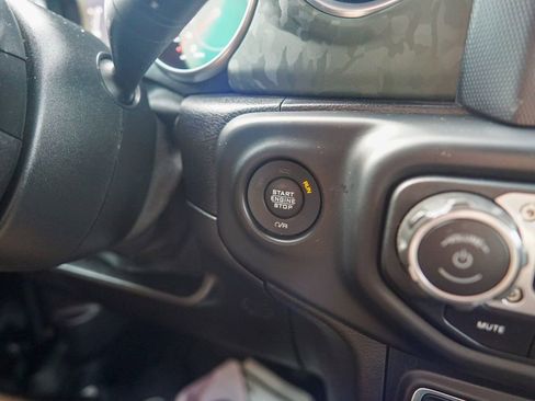 Used 2019 Jeep Wrangler Unlimited Rubicon AWD/4WD image 24