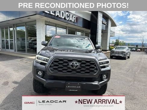 Used 2023 Toyota Tacoma TRD Off-Road w/ Black Out Package (TMS) AWD/4WD image 8