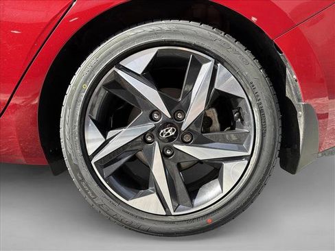 Used 2023 Hyundai Elantra Limited image 9