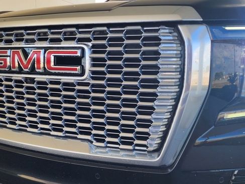 Used 2024 GMC Yukon XL Denali image 2