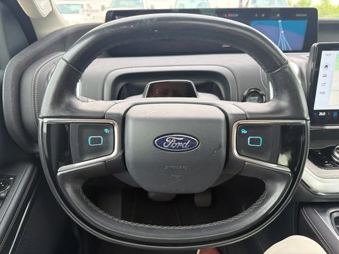 Used 2025 Ford Expedition Platinum AWD/4WD image 14