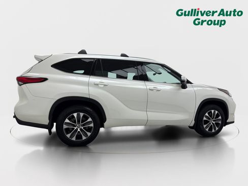 Used 2021 Toyota Highlander XLE FWD image 9