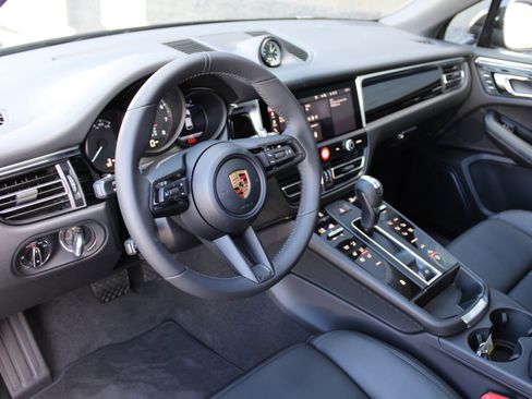 New 2026 Porsche Macan image 4