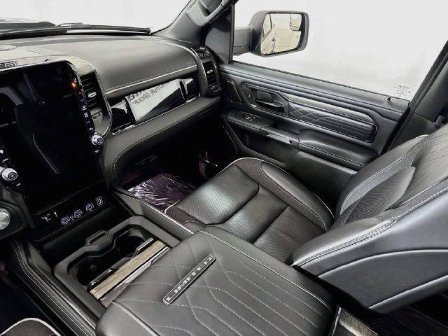 Used 2025 RAM 1500 Limited AWD/4WD image 24