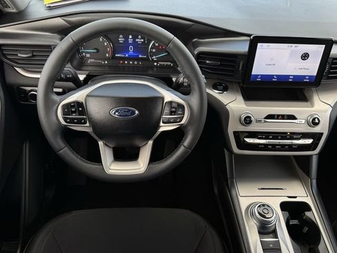 Certified 2024 Ford Explorer XLT RWD image 10