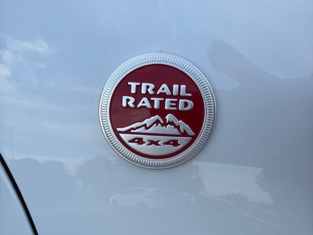 Used 2021 Jeep Cherokee Trailhawk w/ Comfort/Convenience Group AWD/4WD image 4