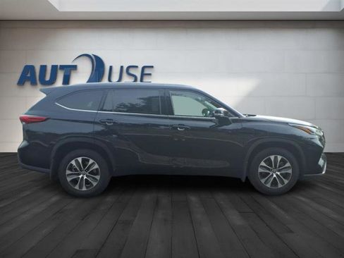 Used 2022 Toyota Highlander XLE image 7