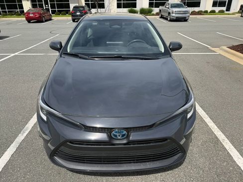 Used 2023 Toyota Corolla LE FWD image 2