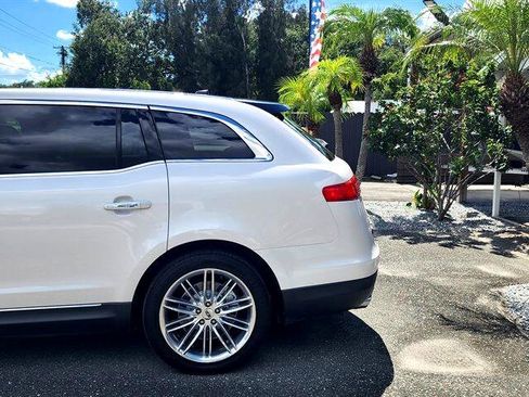 Used 2018 Lincoln MKT AWD w/ Technology Package image 11