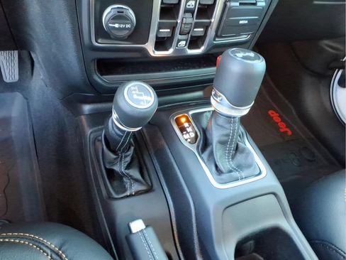 Used 2024 Jeep Wrangler Unlimited Sahara w/ Technology Group AWD/4WD image 29