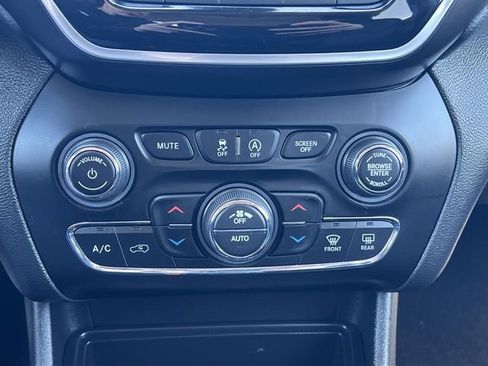 Used 2019 Jeep Cherokee Limited w/ Technology Group image 16