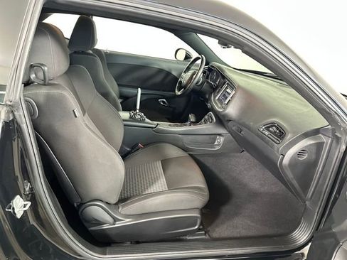 Used 2022 Dodge Challenger GT image 27