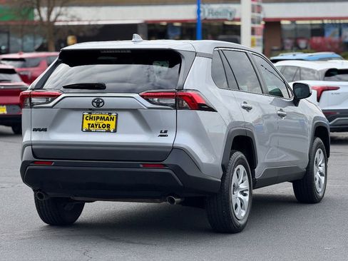 Used 2022 Toyota RAV4 LE image 17