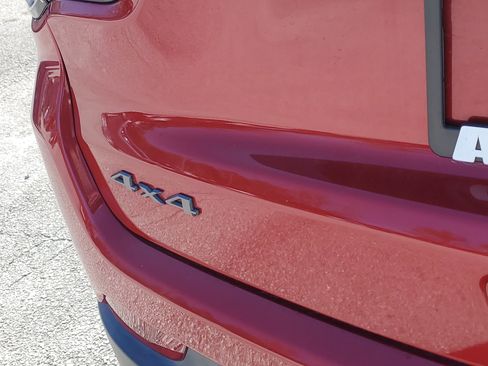 Used 2018 Jeep Compass Trailhawk w/ Cold Weather Group image 9