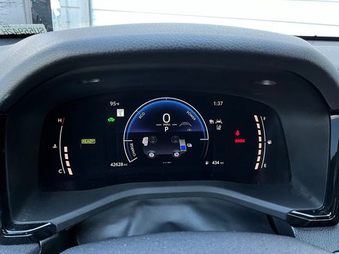 Used 2025 Toyota Camry LE image 35